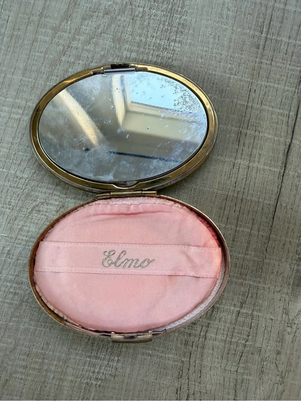 VINTAGE ELMO TRI-FOLD COMPACT WITH MIRROR, FACE POWDER & ROUGE ~ PHILADELPHIA PA